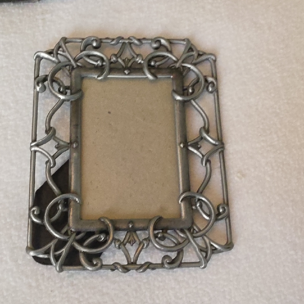 Vintage Silver-Tone Decorative Picture Frame Set - Silver - Picture 5 of 8